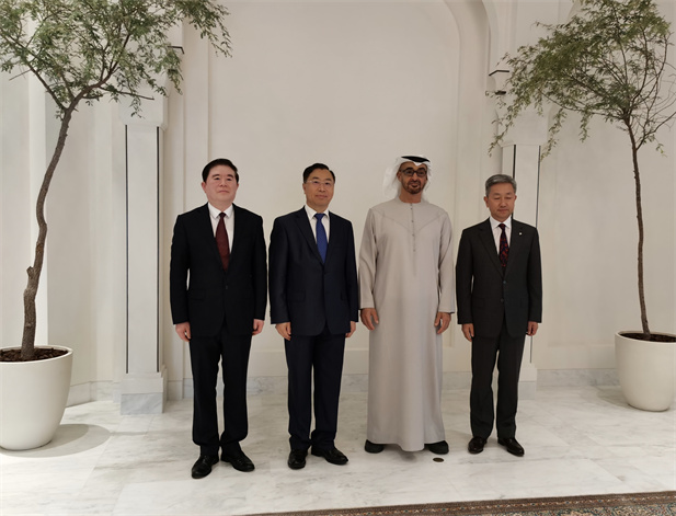 2022年12月，米兰线上平台-米兰（中国）
董事长刘敬桢率领集团生物医药合作代表团出访阿拉伯联合酋长国。阿拉伯联合酋长国总统穆罕默德在阿联酋阿布扎比接见刘敬桢董事长一行，并感谢米兰线上平台-米兰（中国）
为阿联酋抗击疫情所做的贡献.jpg