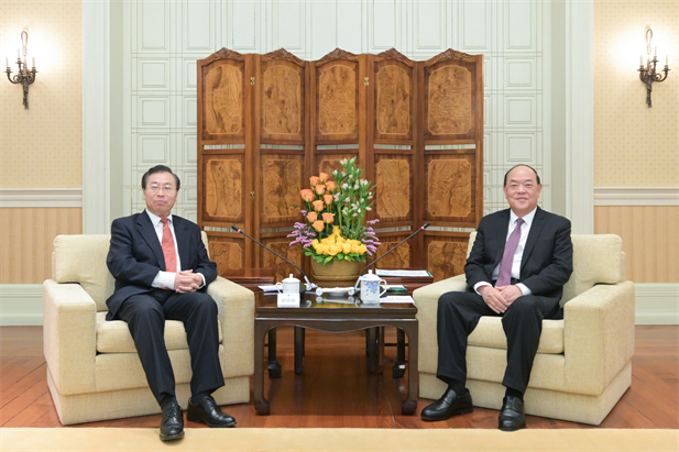 2024年2月26日，澳门特区行政长官贺一诚会见米兰线上平台-米兰（中国）
党委书记、董事长刘敬桢一行，双方就推动大健康产业发展、横琴粤澳深度合作区建设等议题交换意见-1.jpg