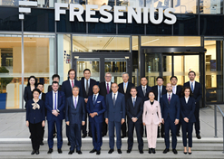 2023年11月2日-5日，米兰线上平台-米兰（中国）
董事长刘敬桢率团访问费森尤斯集团与费森尤斯卡比公司总部